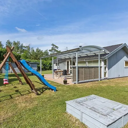 Three-bedroom Holiday In * Hals