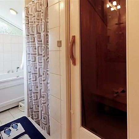 Three-bedroom Holiday In * Hals