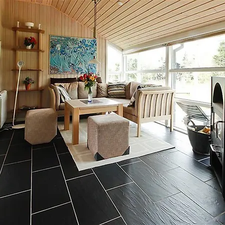 Three-bedroom Holiday In * Hals